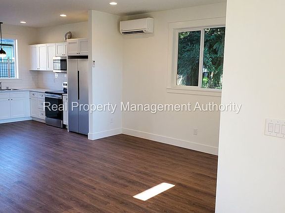 5th image of 210 Lexington Ave Unit B