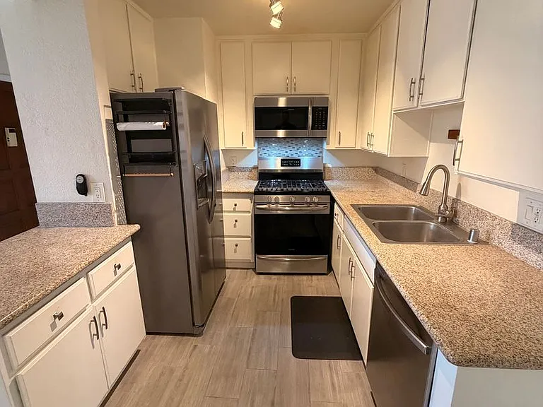 1101 W Macarthur Blvd #298 — Photo 9