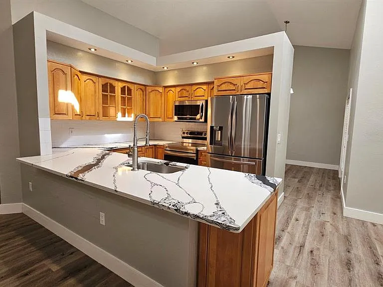 18720 Oak Way Dr — Photo 4