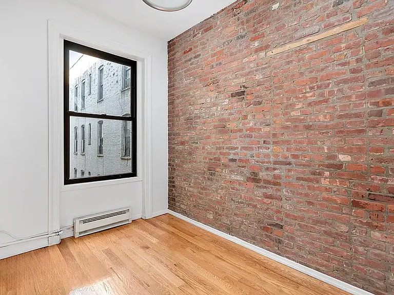 155 S 2nd St #8 — Photo 4