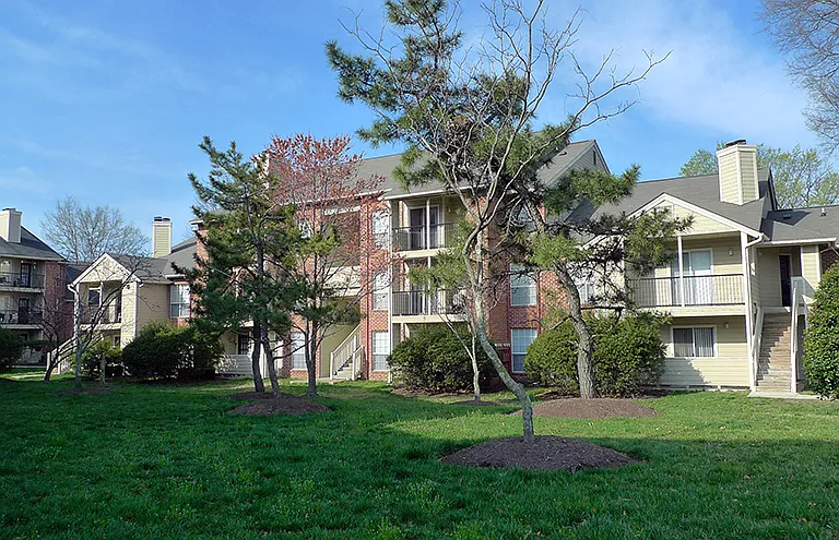 Broadmoor Apartments — Photo 22