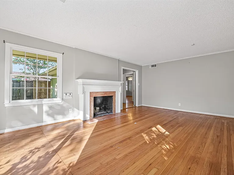 3731 Drake St — Photo 9
