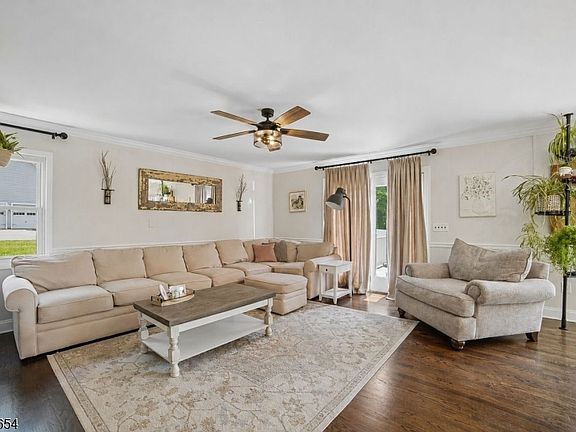 5th image of 33 Frederick Dr