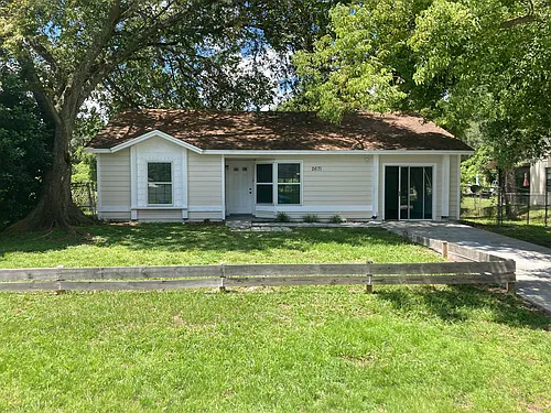 2671 Bentley Dr Photo 1