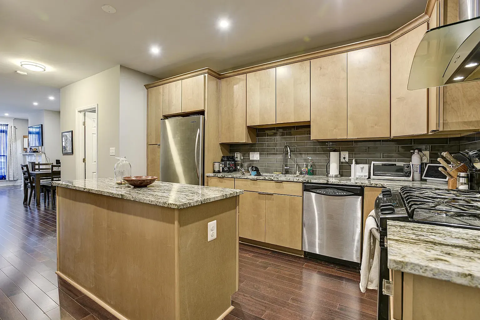 2 bed, 1283 sqft, $2,500 — Photo 3
