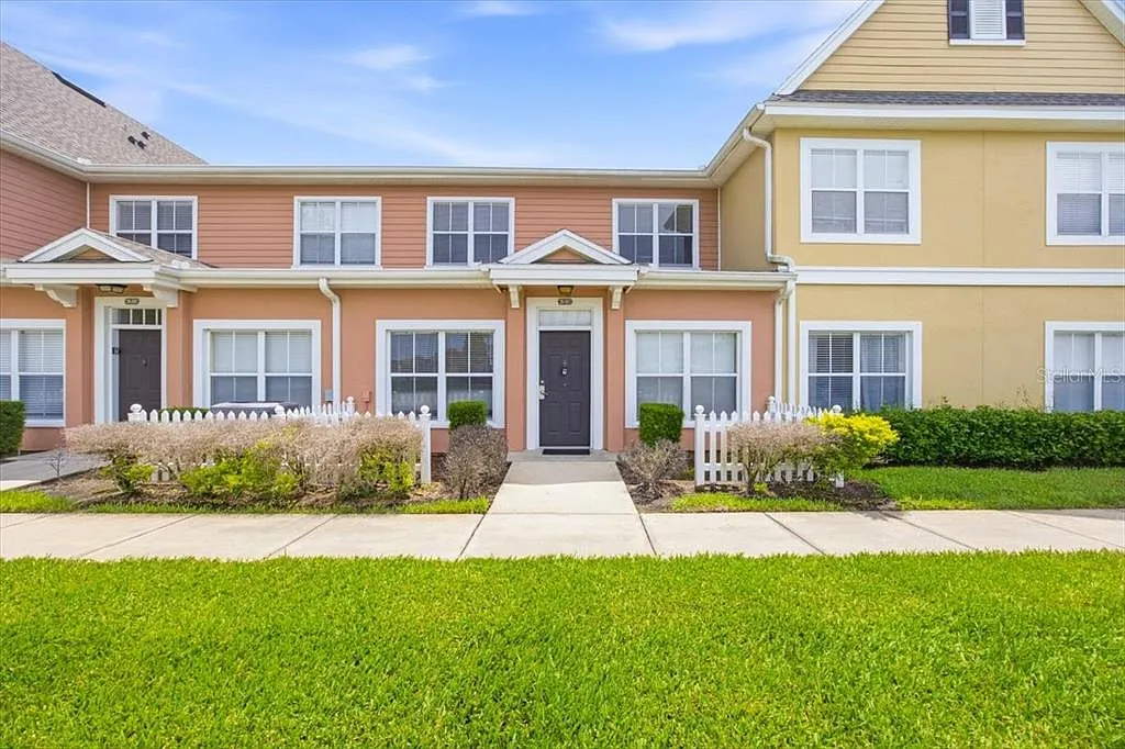 3 bed, 2.0 bath, 1296 sqft, $1,795 — Photo 1