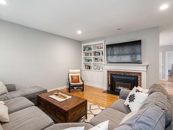 4th image of 57 Green St #1