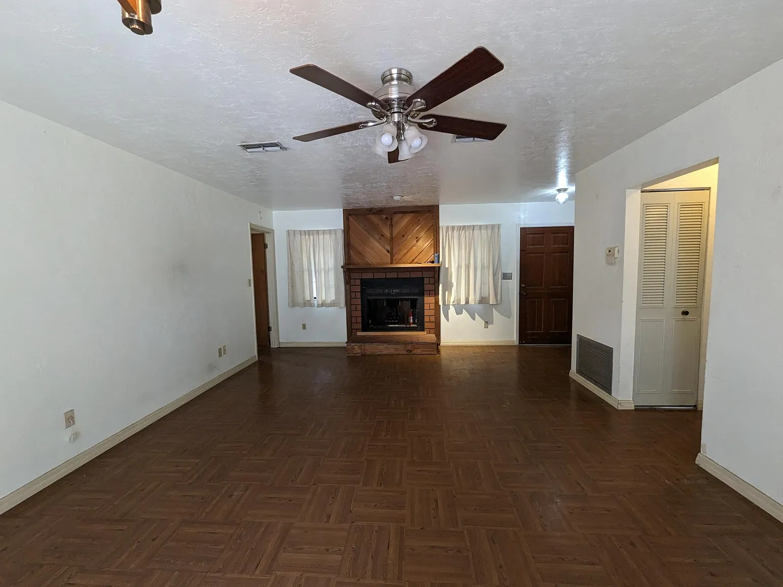 3 bed, 1192 sqft, $2,200 — Photo 3