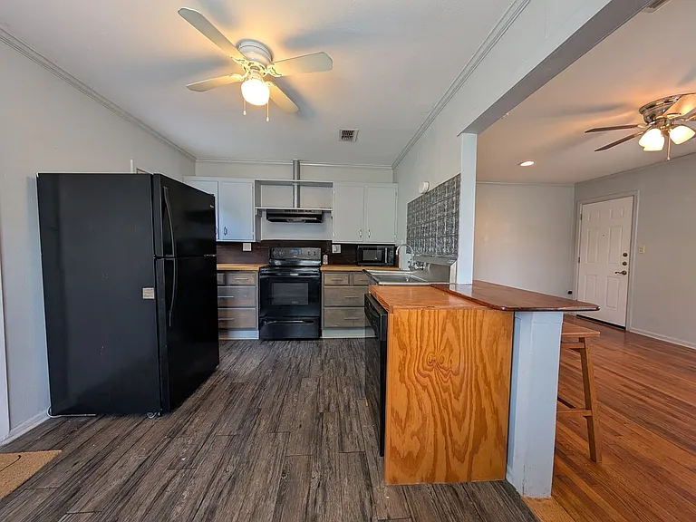 890 Josephine St — Photo 6