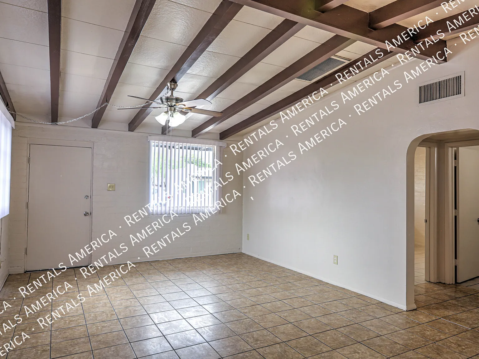 Spacious 2BD/1BA Home in Central Tucson with Fenced in Yard! — Photo 4