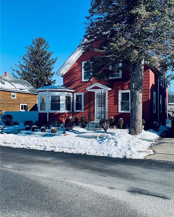 2nd image of 48 Laval St