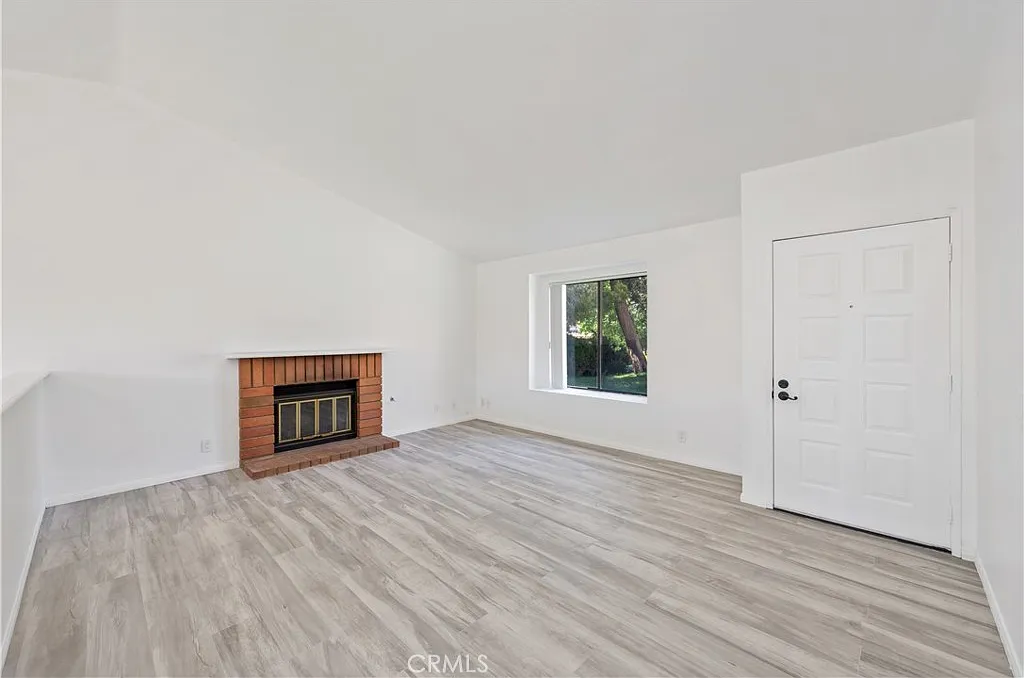 3 bed, 1161 sqft, $3,000 — Photo 4