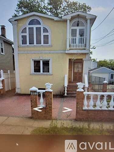 1st image of 2195 Hoffman Ave