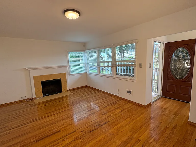 9520 Kennerly St — Photo 3