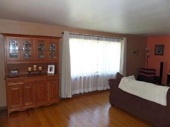 3rd image of 511 Richmond Ave