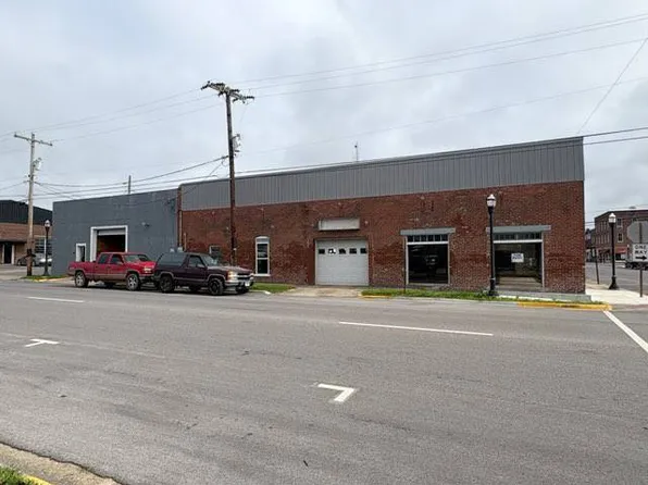 309 E Delaware St, Fairfield, IL 62837