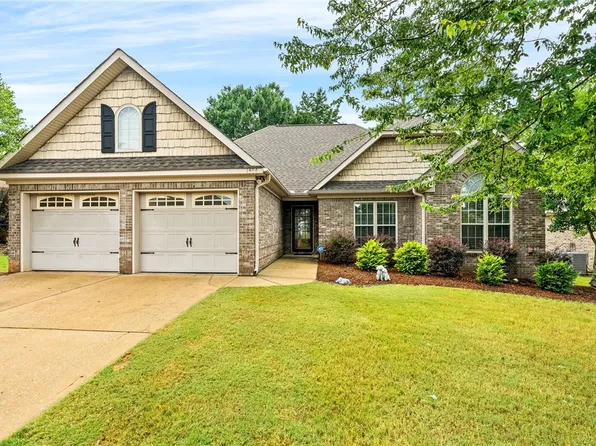 1404 Finchley Ct, Opelika, AL 36801