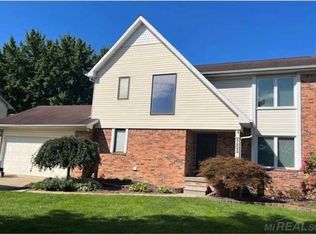 5222 Regimental Banner Dr, Grand Blanc, MI 48439