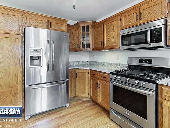 Stainless Steel Appliances & Under Cabinet Lighting