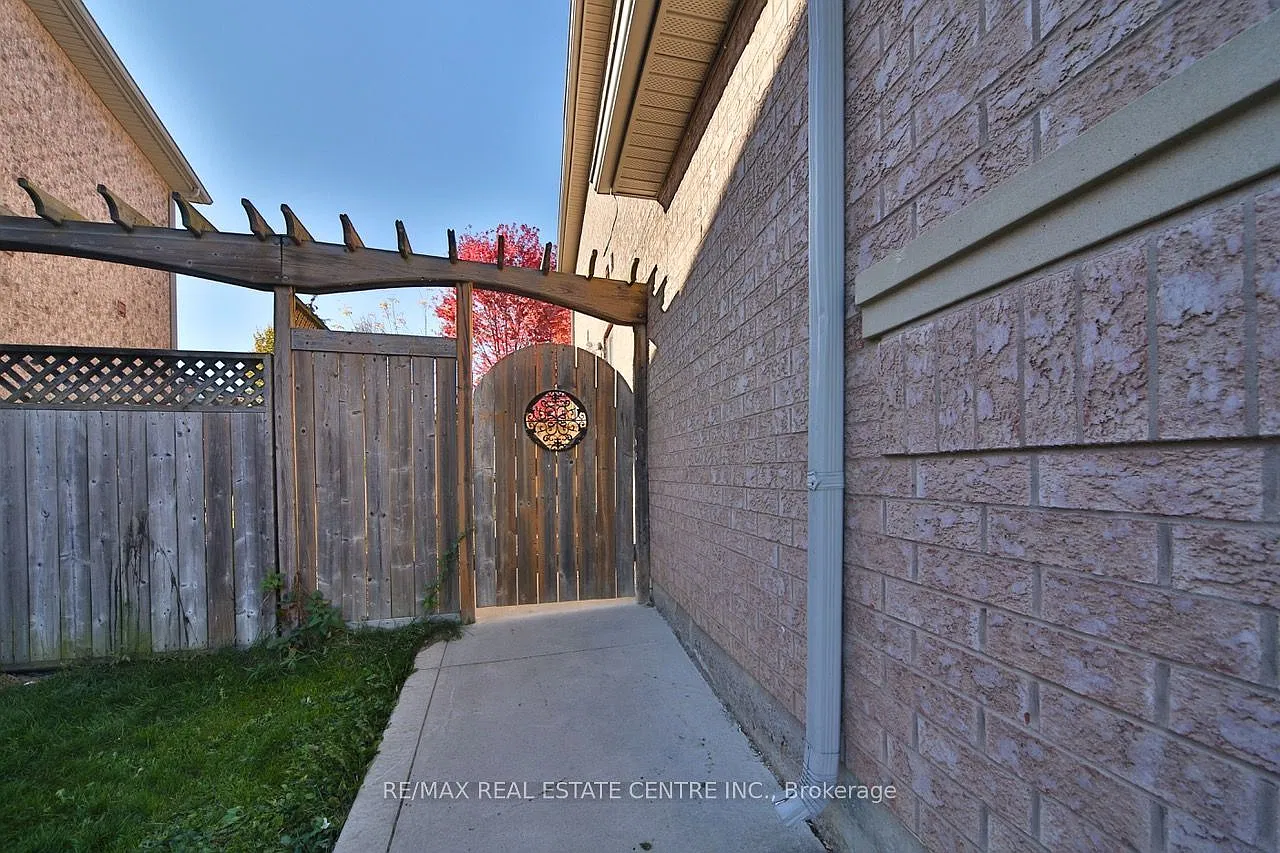 2 bed, $1,650 — Photo 1