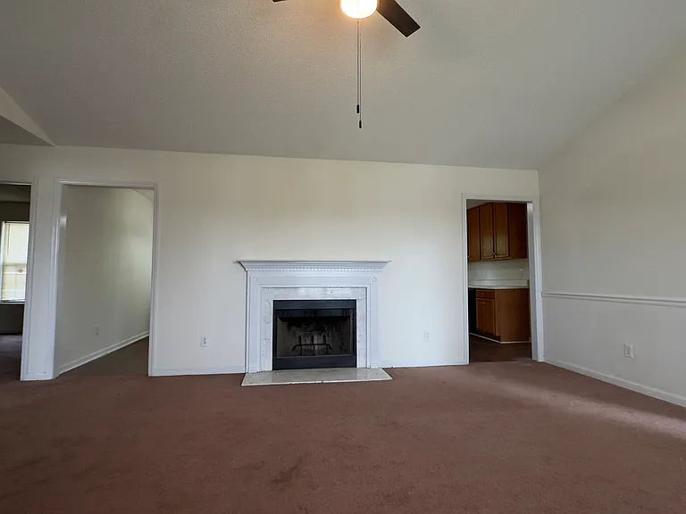 421 Barn View Ct — Photo 4