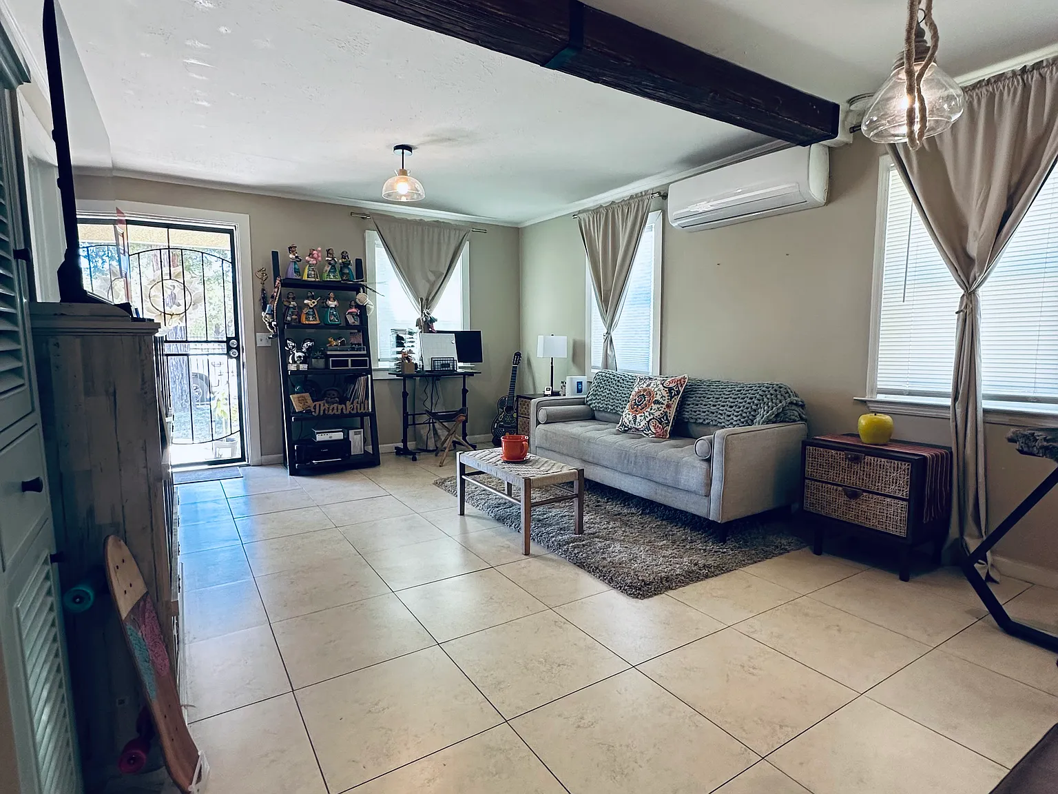 2 bed, 750 sqft, $2,300 — Photo 2