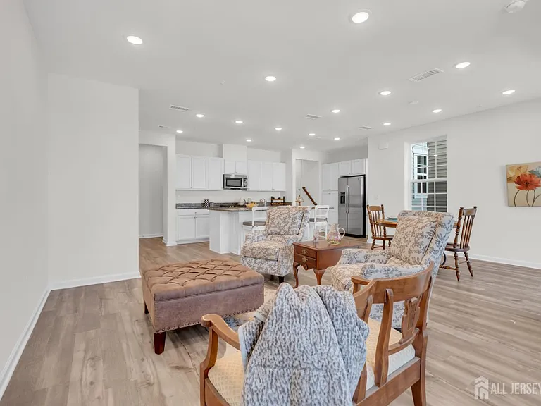 731 Station Rd — Photo 16