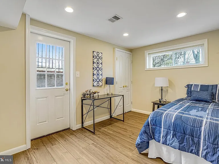 8651 Cromwell Dr — Photo 43
