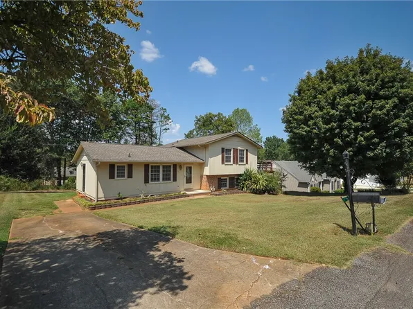 514 Shady Pine Dr, Seneca, SC 29678