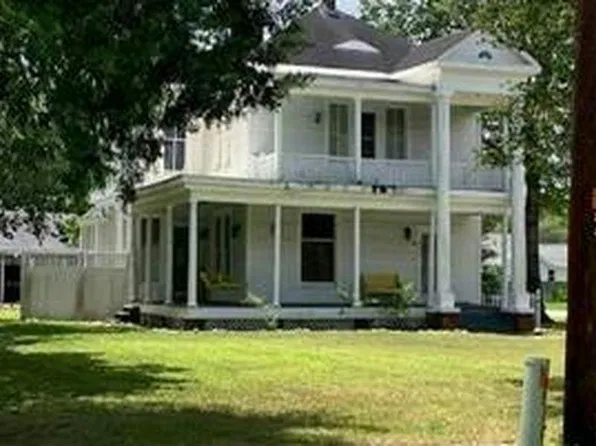 401 Hanover St, Edna, TX 77957