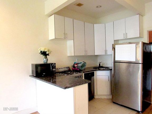2nd image of 196 Macdougal St APT 3R