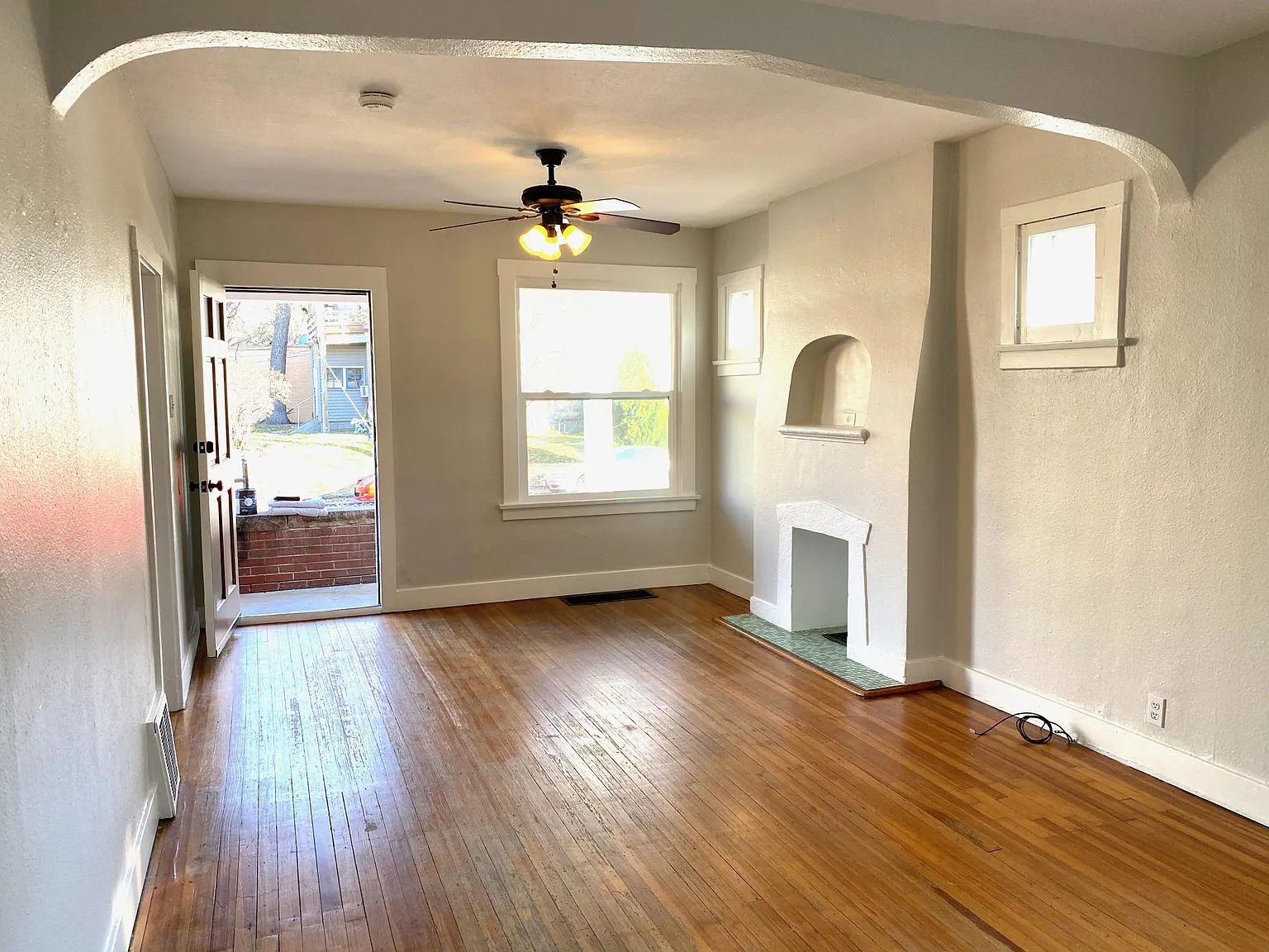 2 bed, 760 sqft, $2,200 — Photo 3