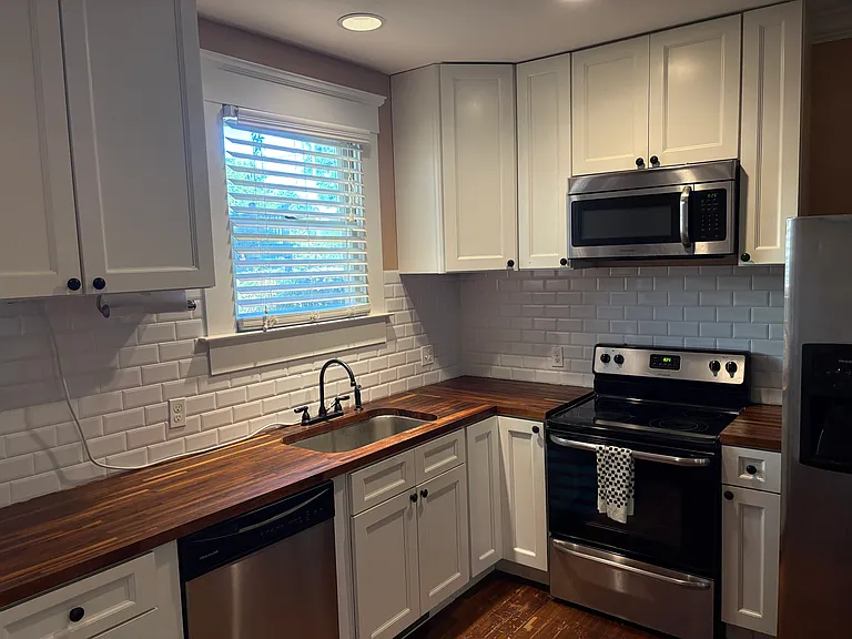 205 W 31st St — Photo 7
