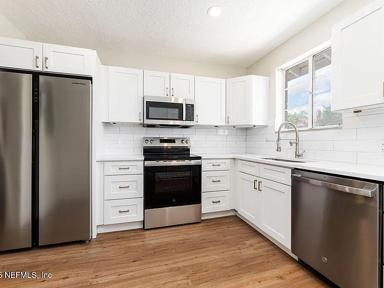 2247 Riverside Ave #6 — Photo 4