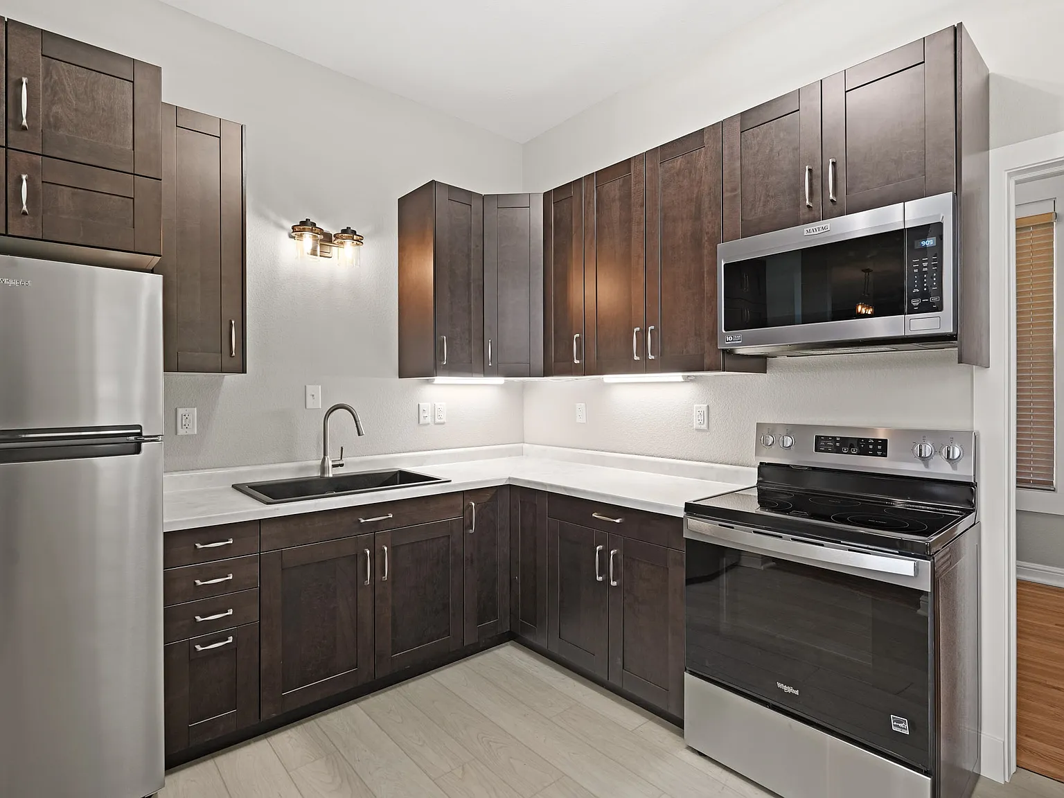 2 bed, 1005 sqft, $1,850 — Photo 3
