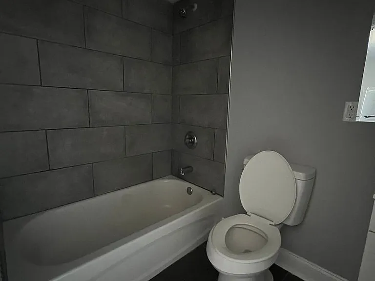 Jefferson St W 5239 — Photo 7