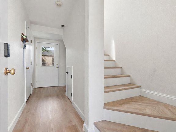 5th image of 110 Library Ln