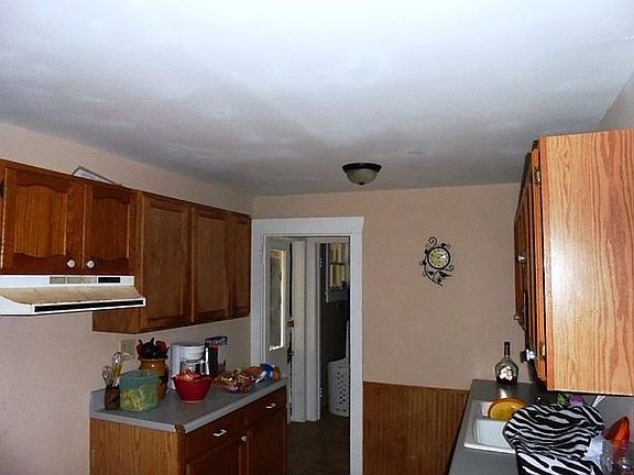 2nd image of 319 Jackson St
