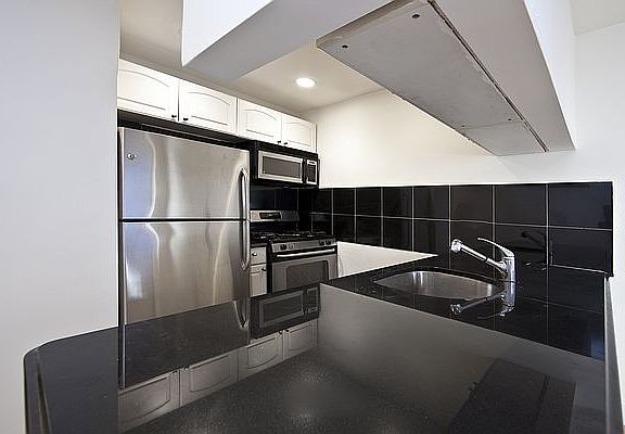 2nd image of 343 E 51st St APT 5E