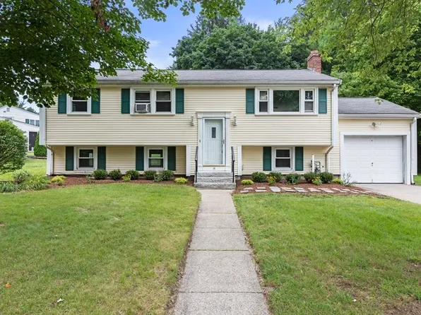14 Conifer Dr, Walpole, MA 02081