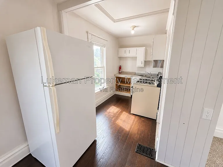 917 Oak St #2 — Photo 4
