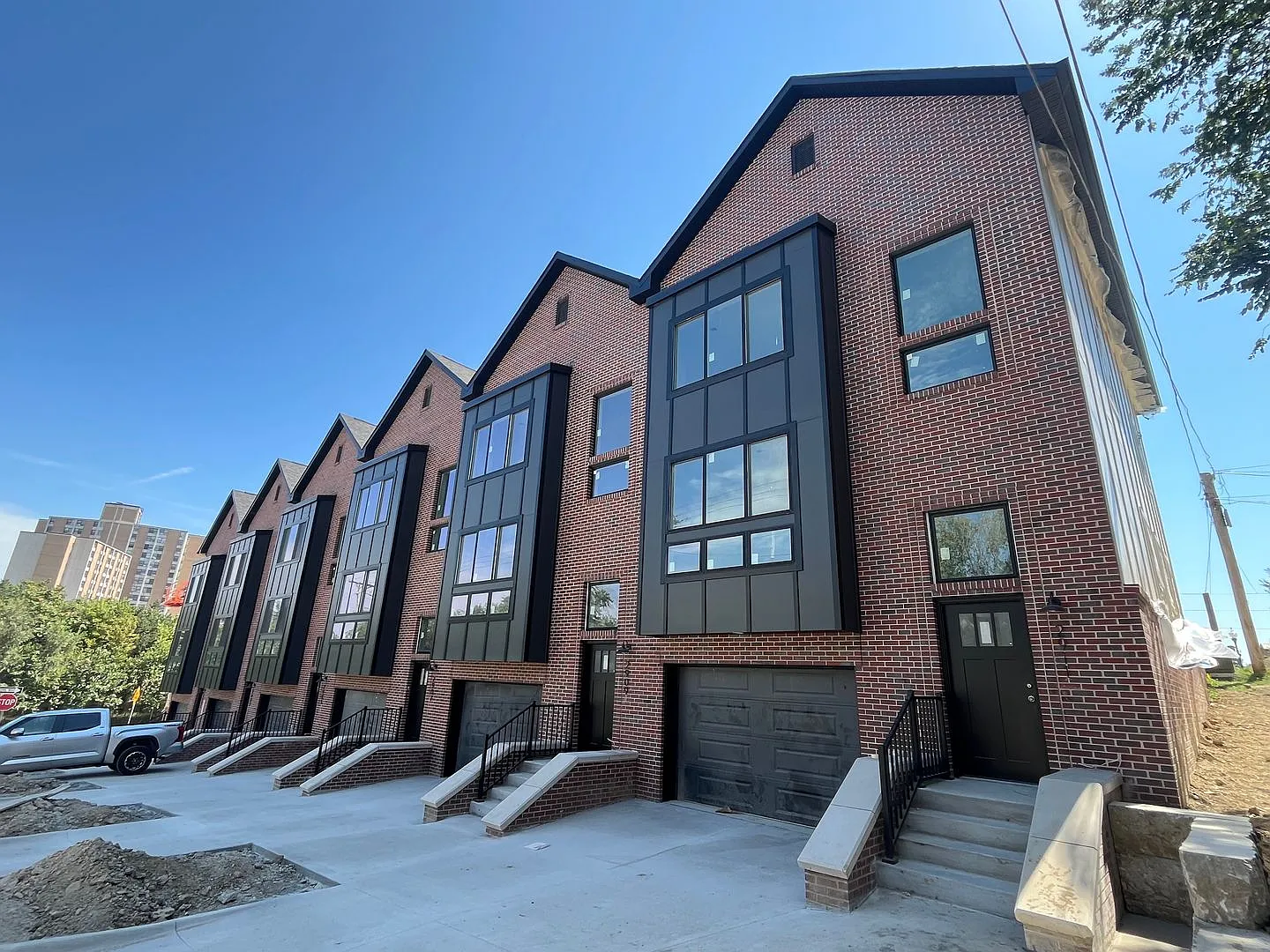 4br 3bath Townhome New Construction Midtown — Photo 1