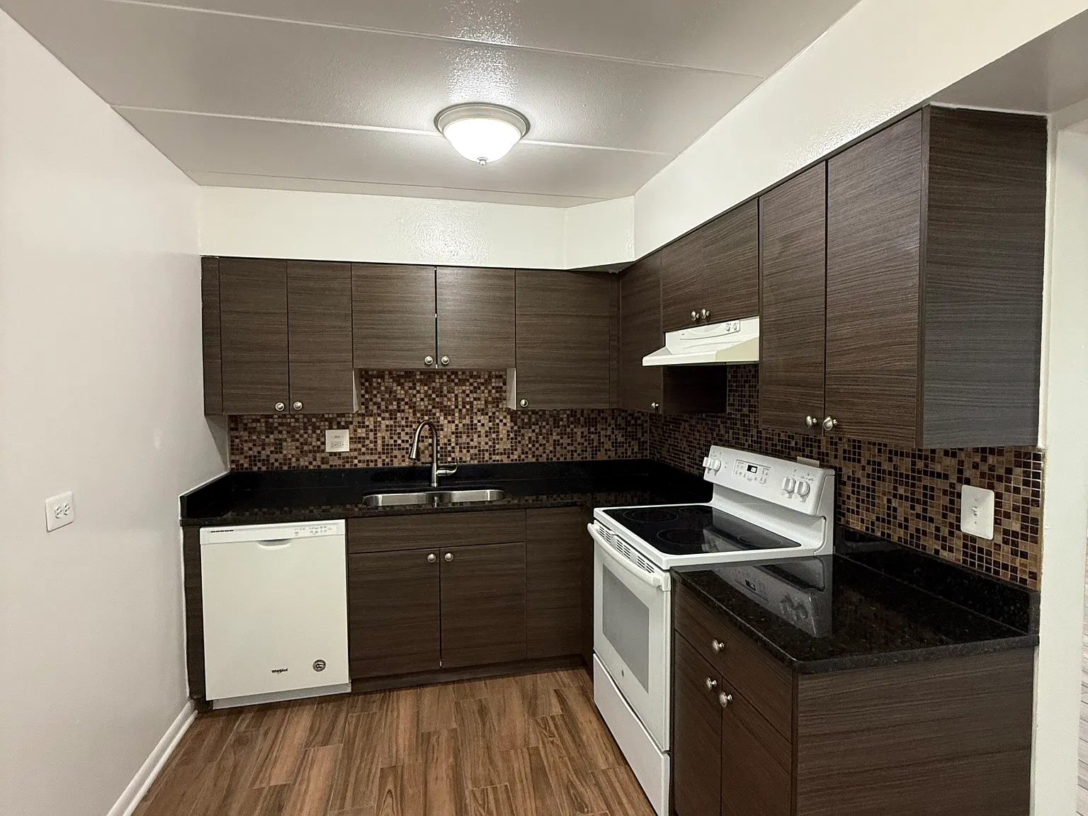 2 bed, $1,900 — Photo 2