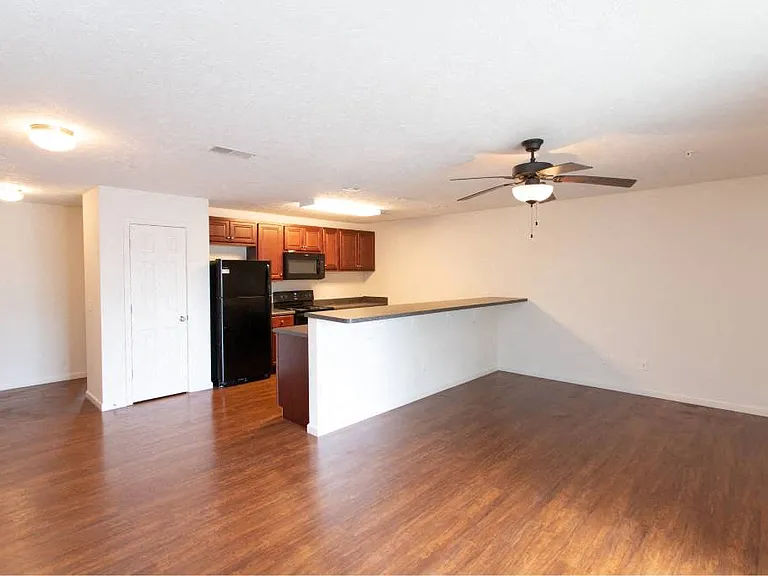 McCormick Manor — Photo 13