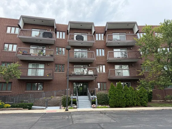 350 E Dundee Rd APT 301, Buffalo Grove, IL 60089