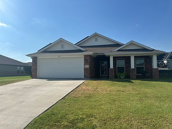 3rd image of 1001 Summerlyn Ln