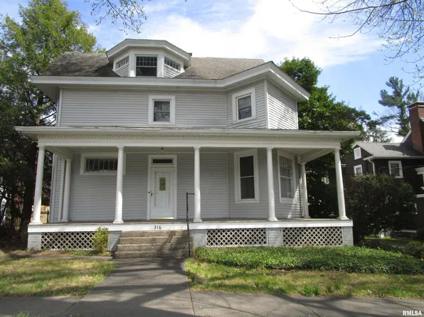 316 Woodland Pl, Jacksonville, IL 62650