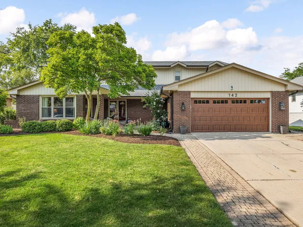 142 Chaucer Ct, Willowbrook, IL 60527