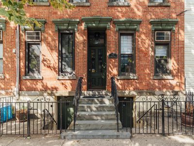 372 2nd St, Jersey City, NJ, 07302