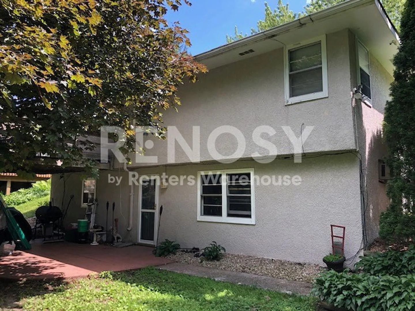 Available Now 2 Bedroom 1 Bath Apartment/Condo in Maple Grove — Photo 2